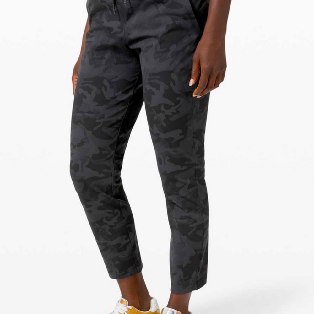 EUC Lululemon On The Fly 7/8 Pant *27"